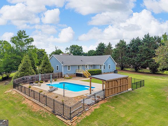5th image of 331 Highland Ridge Dr
