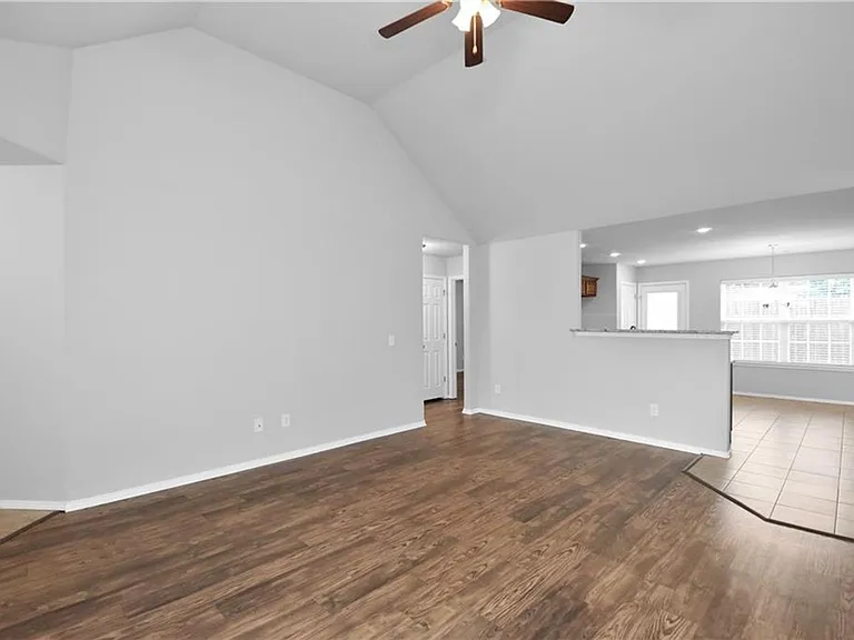 1240 Lariat Dr — Photo 6