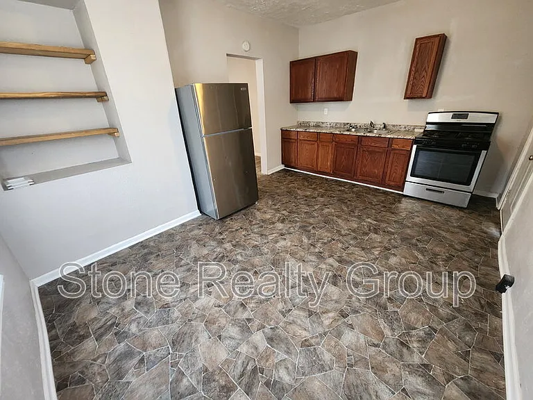 525 S 7th St W — Photo 3