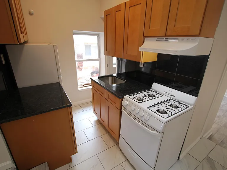 729 S 16th St #3 — Photo 5