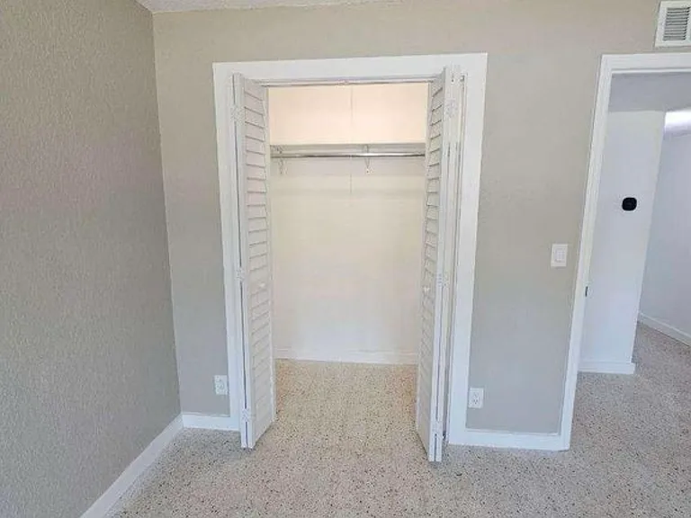 1023 N Tamarind Ave — Photo 12
