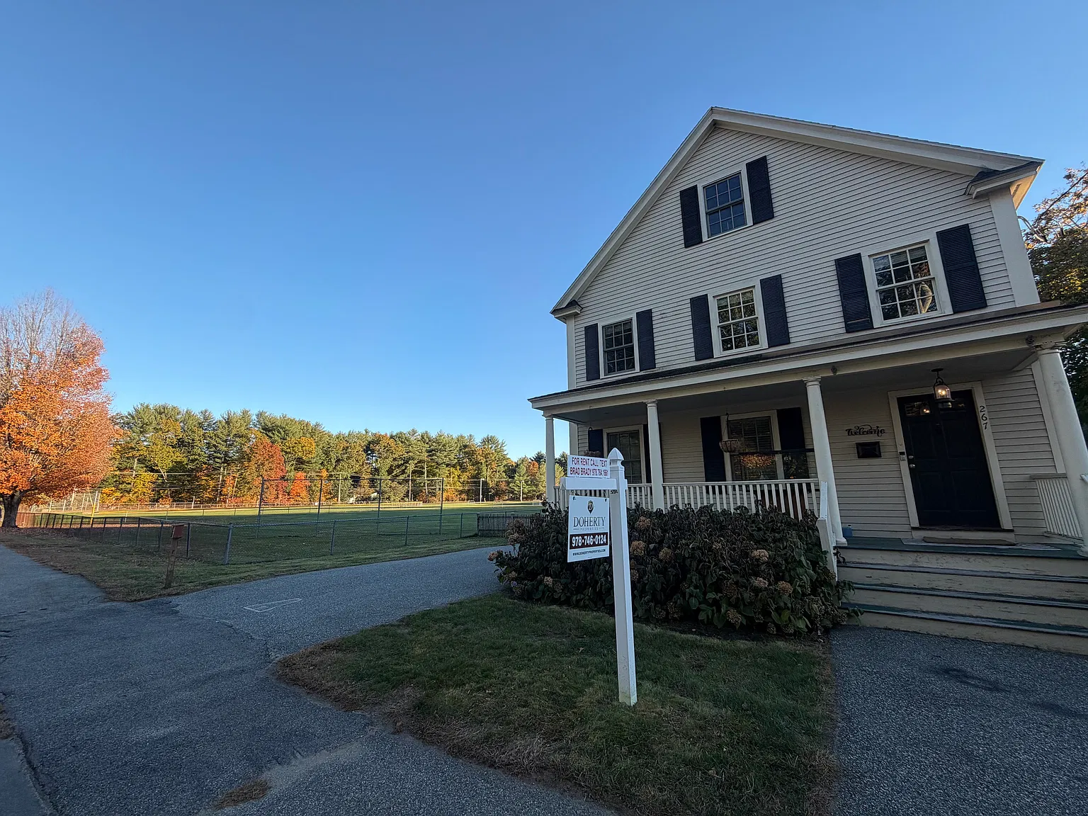 3 bed, 2.5 bath, 2392 sqft, $4,500 — Photo 1