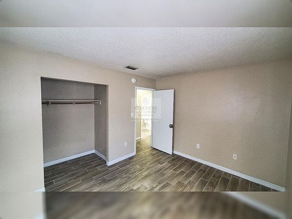 3rd image of 1229 1/2 Walnut St W