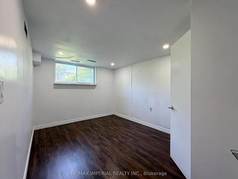 52 Yongehurst Rd #2 — Photo 8