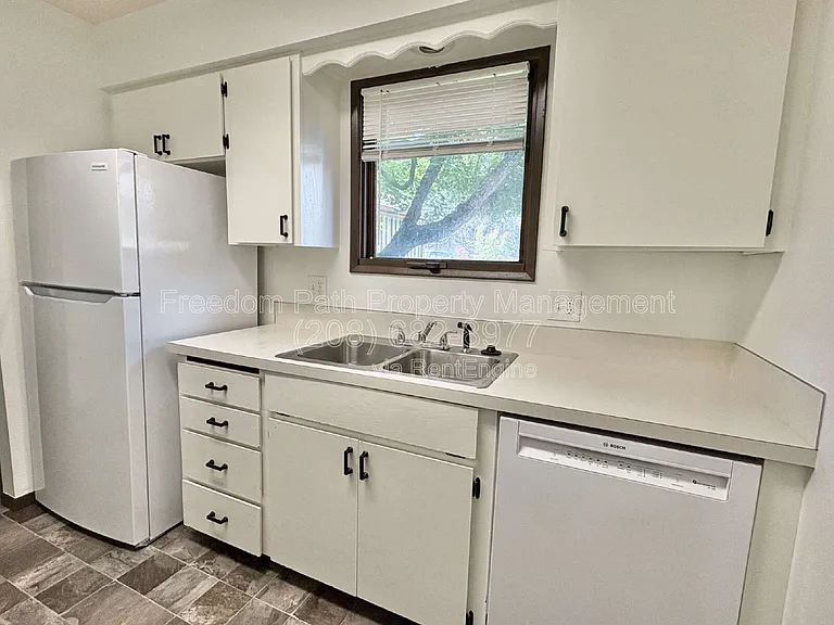 2707 W Fairway Dr — Photo 7