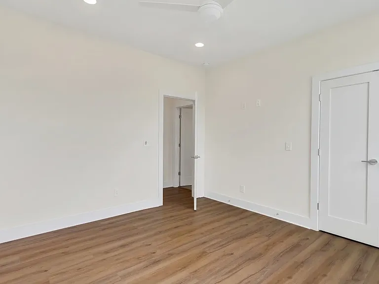 2430 Batavia St — Photo 24