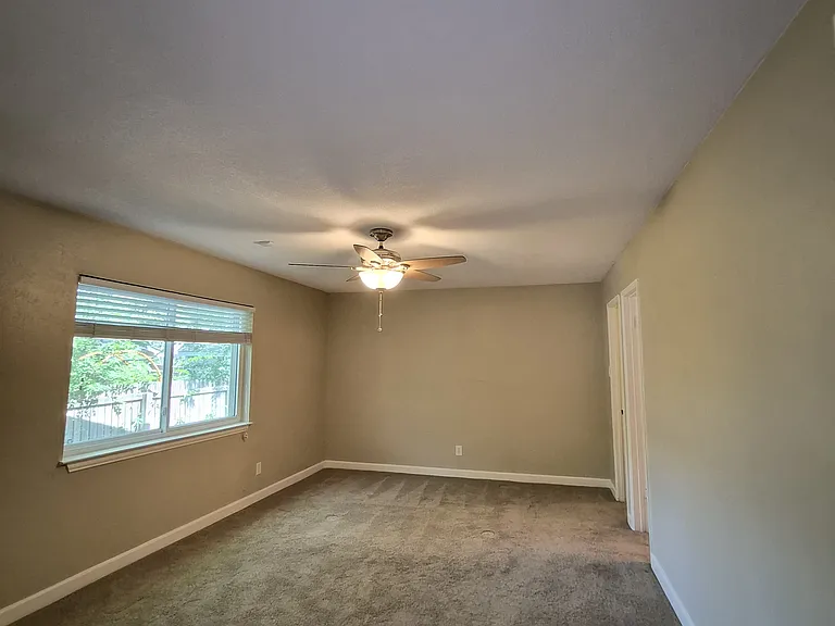 1817 Shreveport Trl — Photo 10