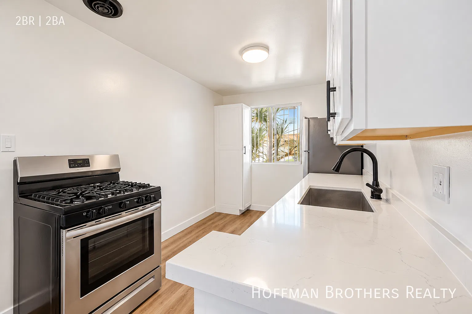 **2 Weeks Free**Two-Bedroom with walk-in shower, included utilities & modern finishes — Photo 2