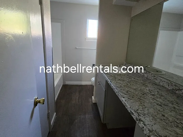 1295 E Houston St — Photo 3