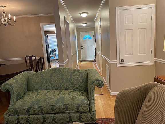 3rd image of 223 Woodside Ave