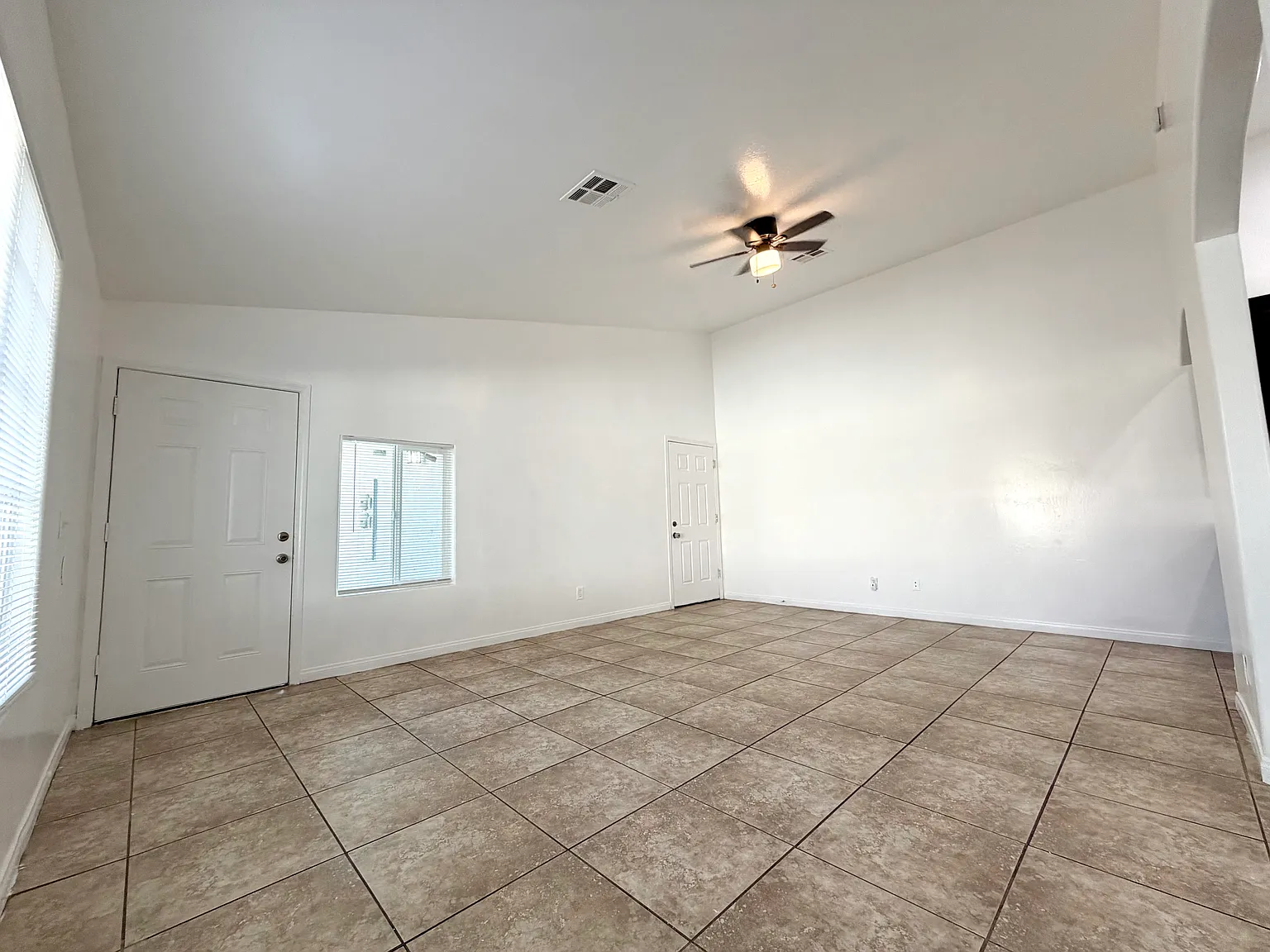 3 bed, $2,000 — Photo 4