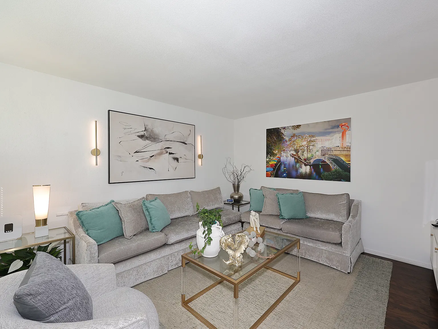 2 bed, 1.5 bath, 1023 sqft, $2,200 — Photo 4