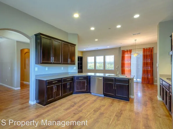 7927 Collins Isle Ln, Sacramento, CA 95831