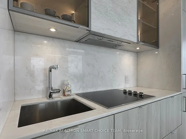 11 Yorkville Ave #5002 — Photo 14