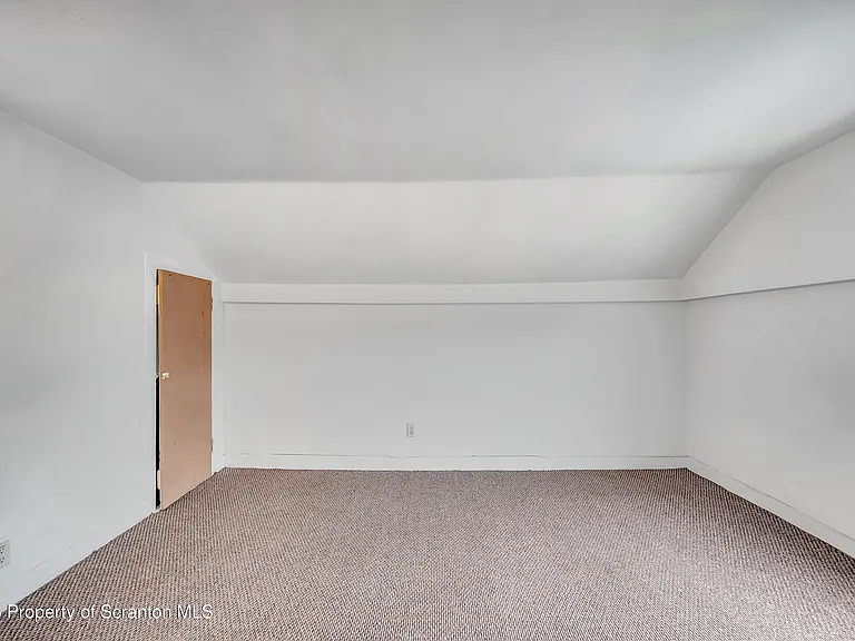 1020 Farber Ct — Photo 13