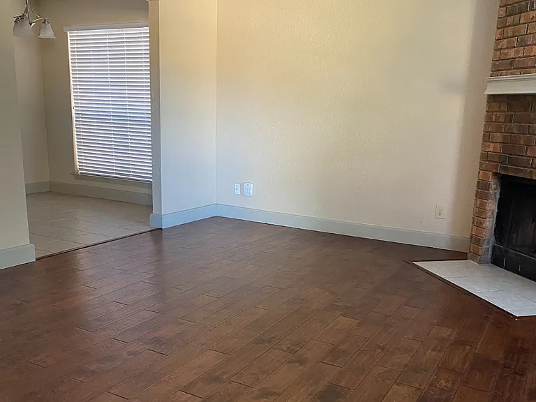 7720 Kings Ridge Rd — Photo 2