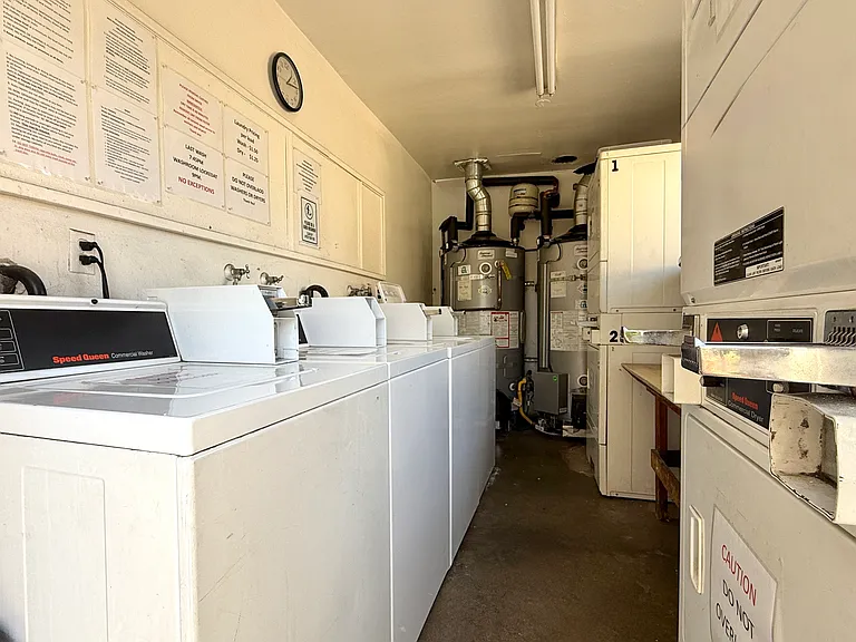 El Camino Apartments — Photo 6