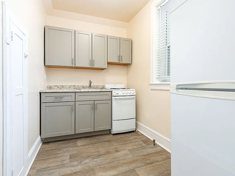 Lexington Apartments — Photo 7
