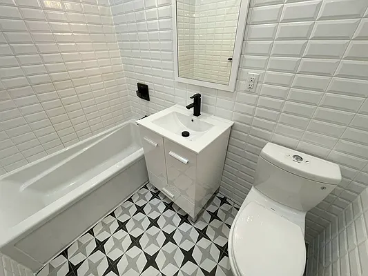 Rented by Tapiro Realty | media 8