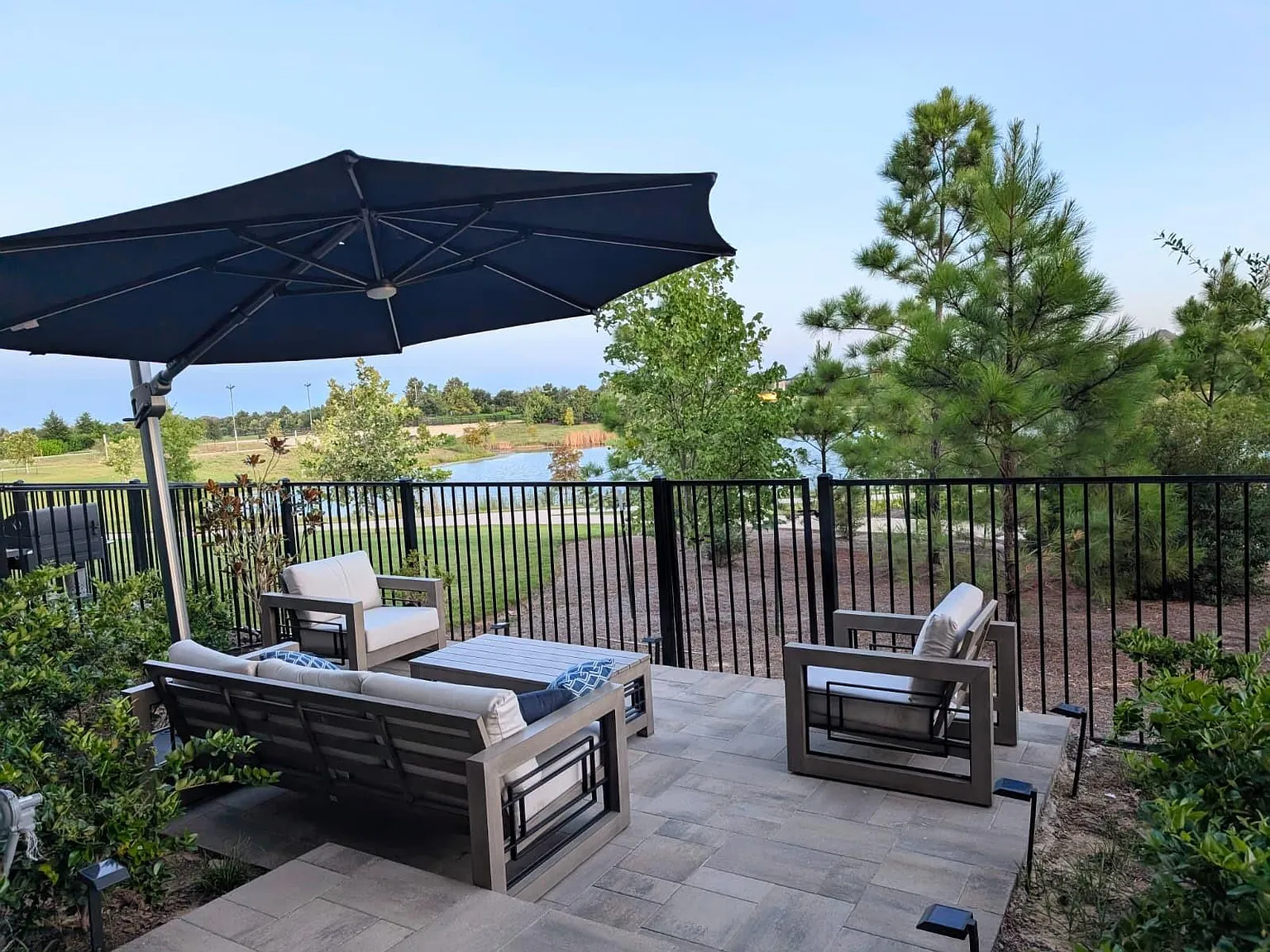 3 bed, 2.5 bath, 2149 sqft, $4,000 — Photo 2