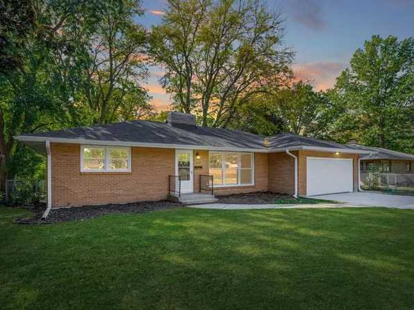 1516 W Riverside Blvd, Rockford, IL 61103