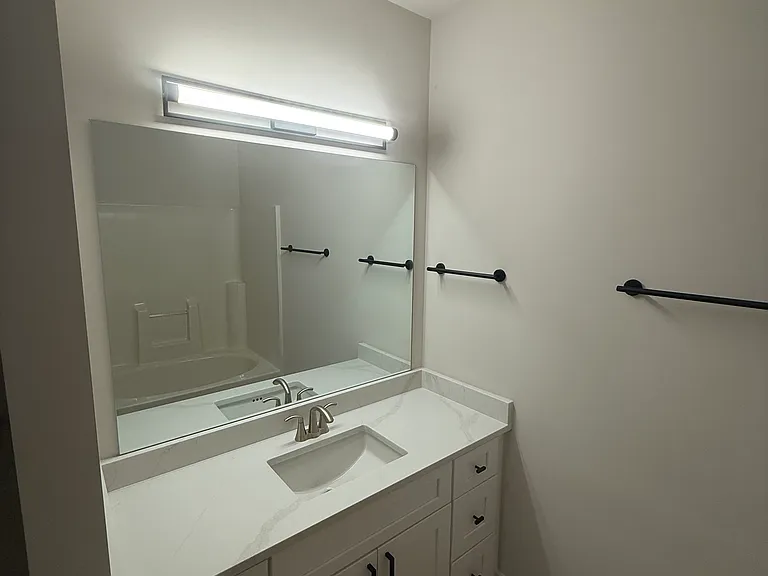 142 N Hines St — Photo 26