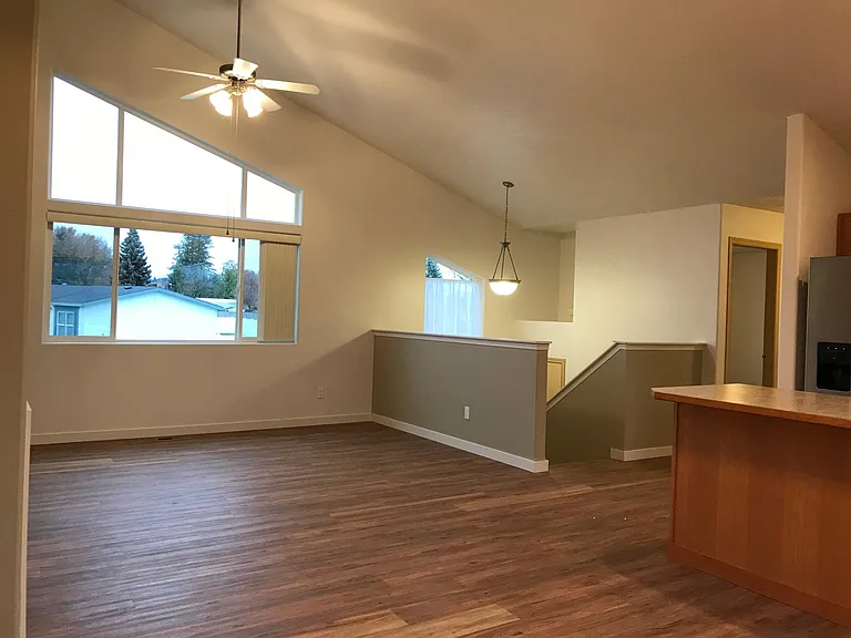 813 N Coach Ln — Photo 9