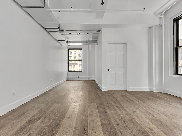 255 W 36th St #1002 — Photo 6