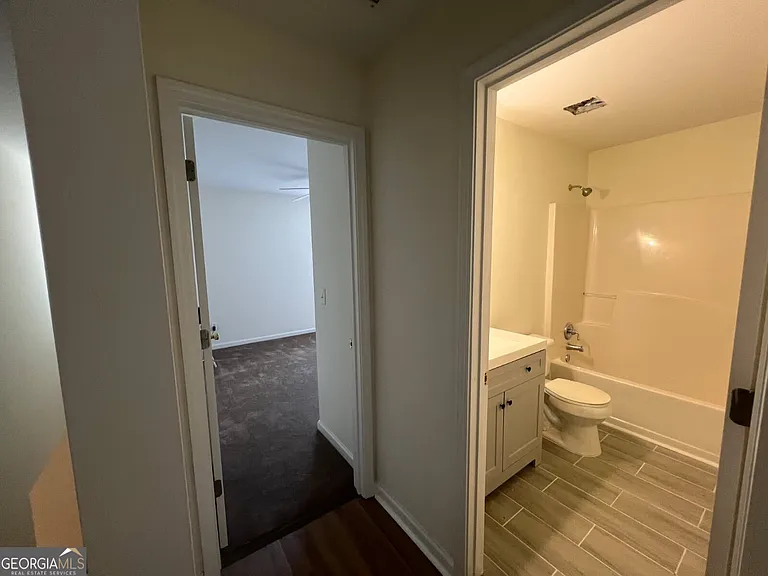 421 Holland Springs Dr — Photo 28