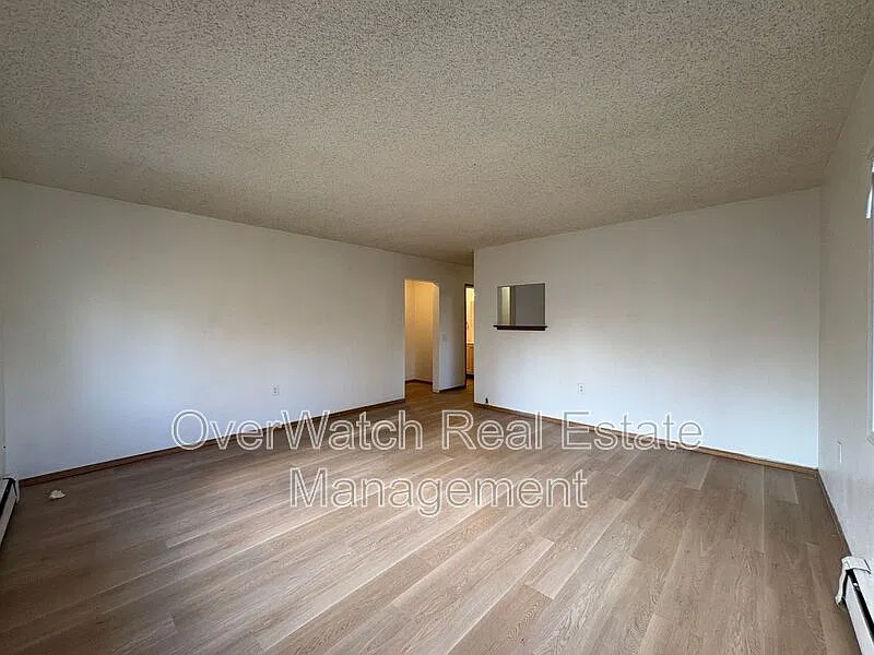2 bed, 1.0 bath, $1,400 — Photo 3