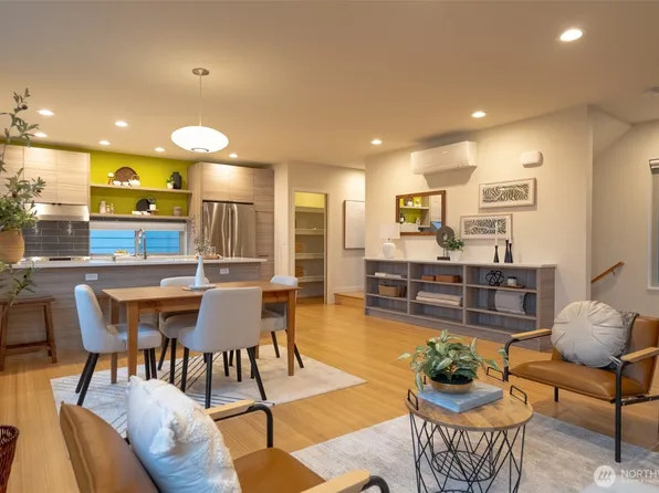 4413 Meridian Avenue N, Seattle, WA 98103