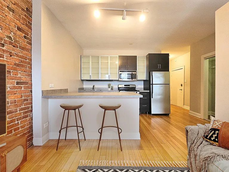 2200 N Clark St — Photo 10