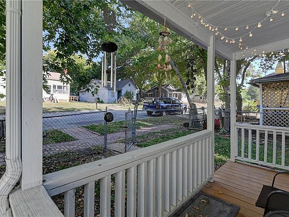 2nd image of 1019 Pottawatomie St