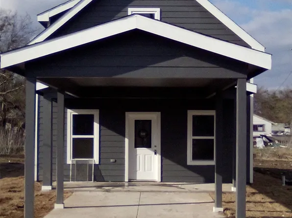 114 E Oak St, Whitewright, TX 75491