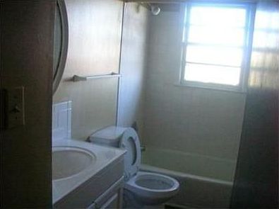 5th image of 8316 E 103rd Ter