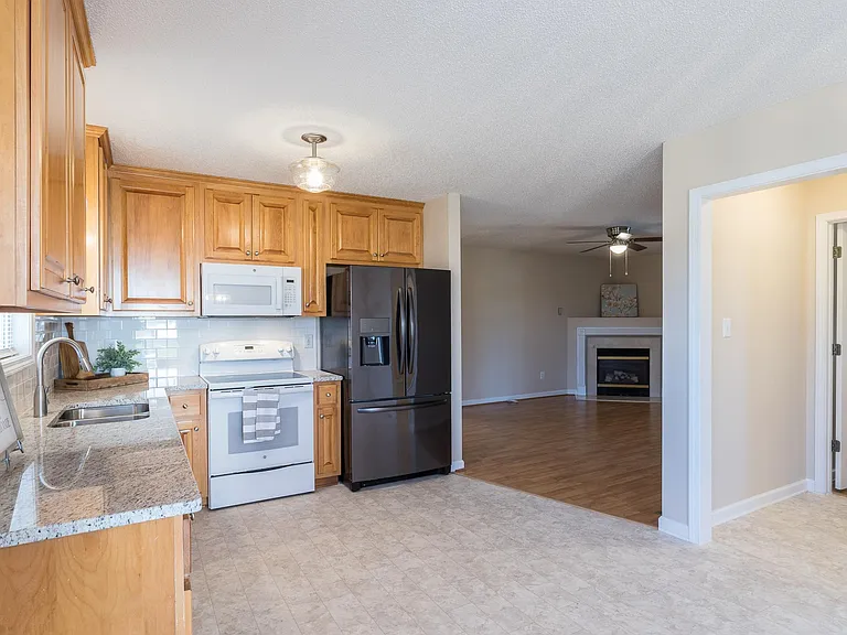 60 Blairwood Dr — Photo 18