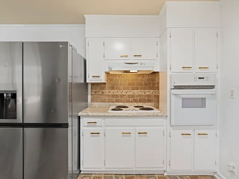 2219 Euclid Rd NW — Photo 3
