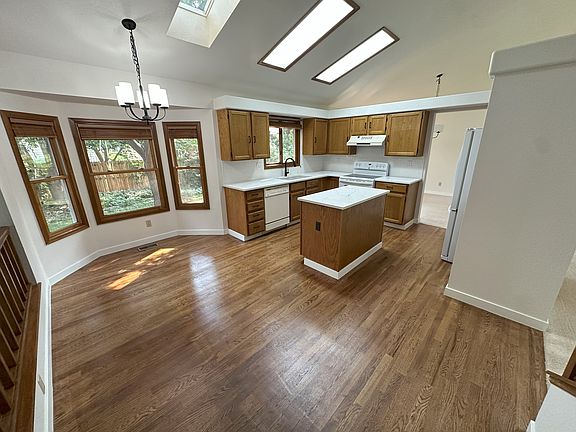 Kitchen & breakfast nook