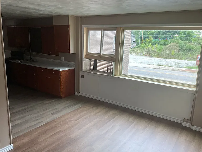 857A National Rd W — Photo 2