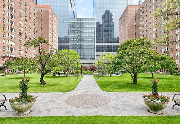 Sold by Compass | media 7