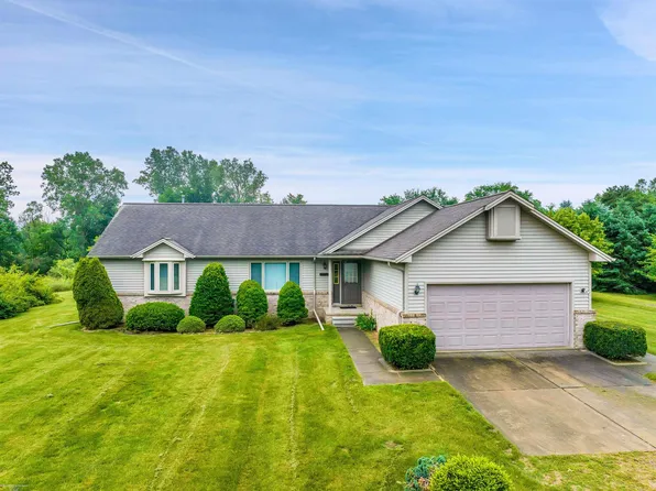 7422 Hollow Corners Rd, Almont, MI 48003