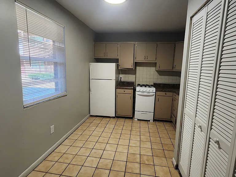 220 E. Lane Ave. — Photo 32