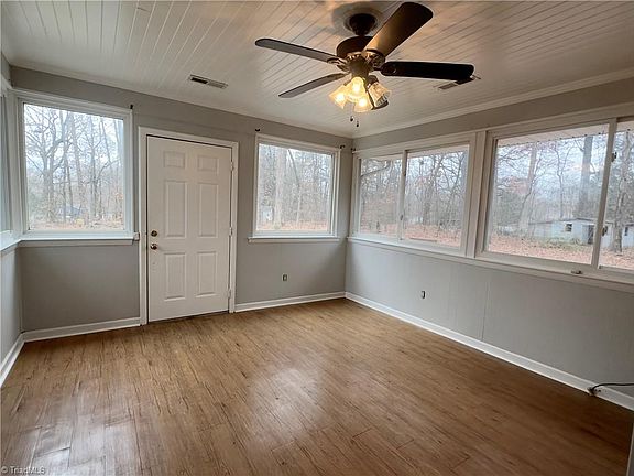3rd image of 1809 Glenside Dr