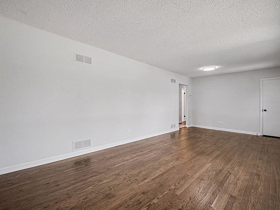 3rd image of 10848 Lombard Ave