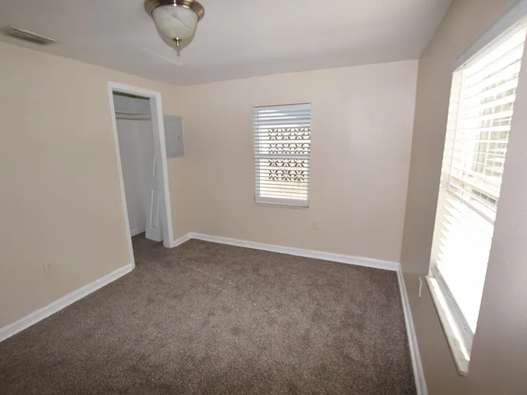317 E Barnes Ave — Photo 29