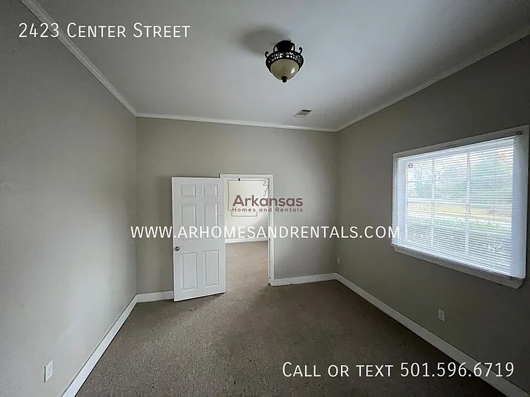 2423 Center St — Photo 6