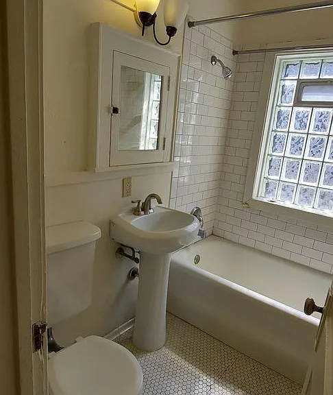 451 Fairview Ave N — Photo 28