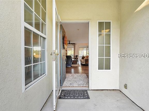 4th image of 10 Hampton Cir
