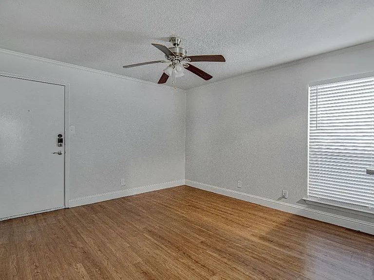 304 E Mitchell St — Photo 47