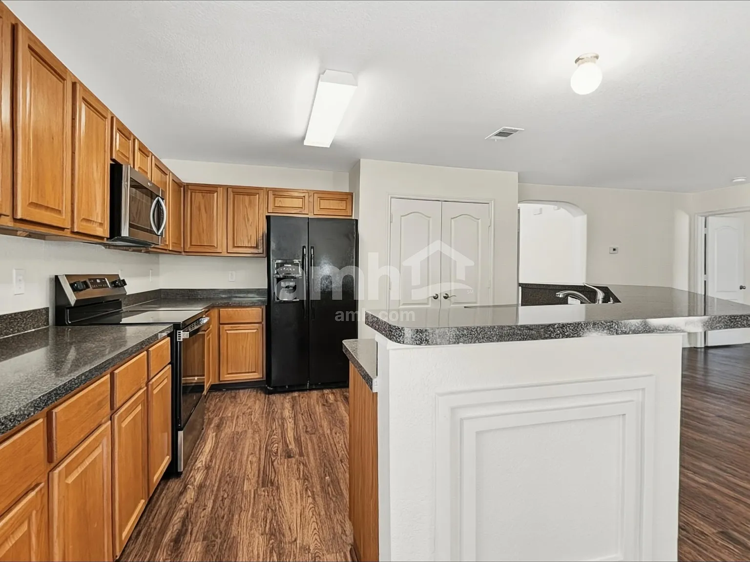 4 bed, 2.0 bath, 2173 sqft, $2,545 — Photo 3